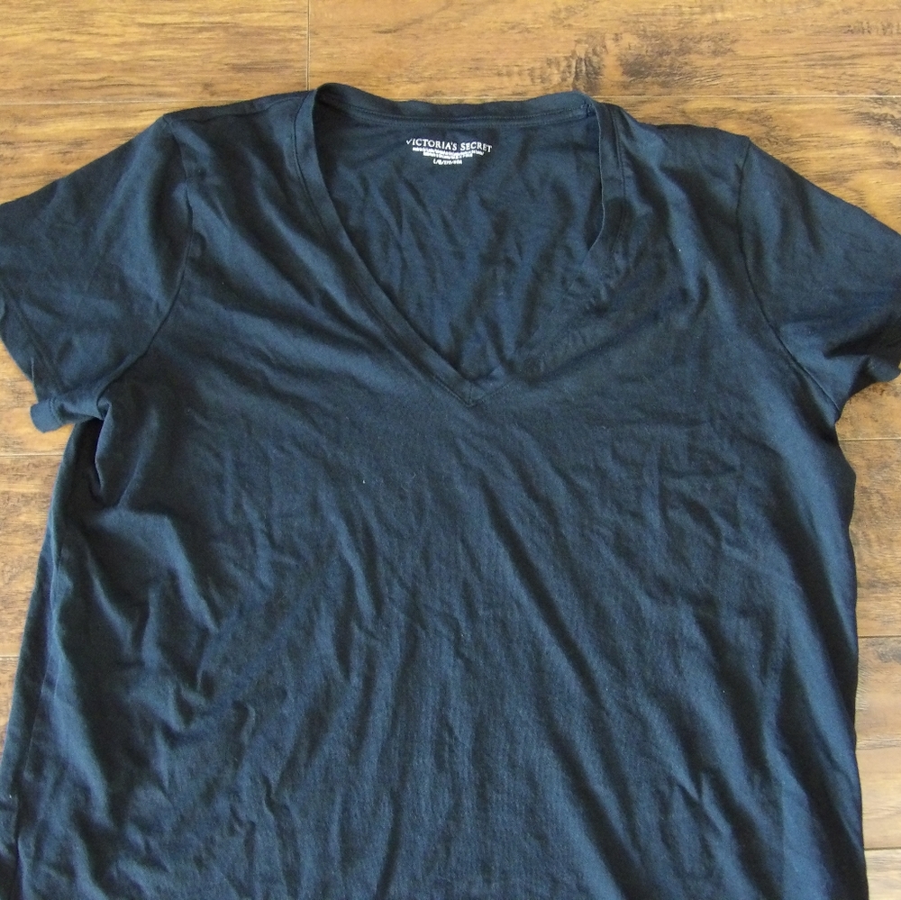 VS black tee